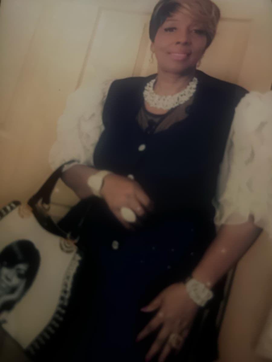 Photo of Mona Knight