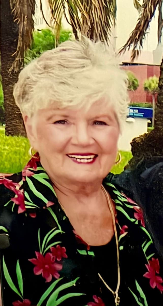 Photo of Claire E Llewellyn