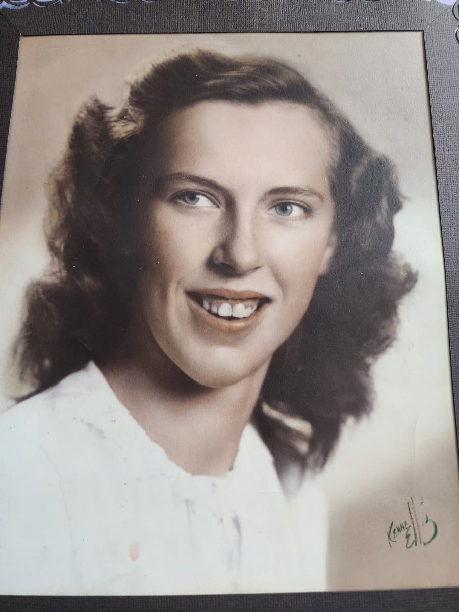 Photo of Evelyn Lorraine Bonwell