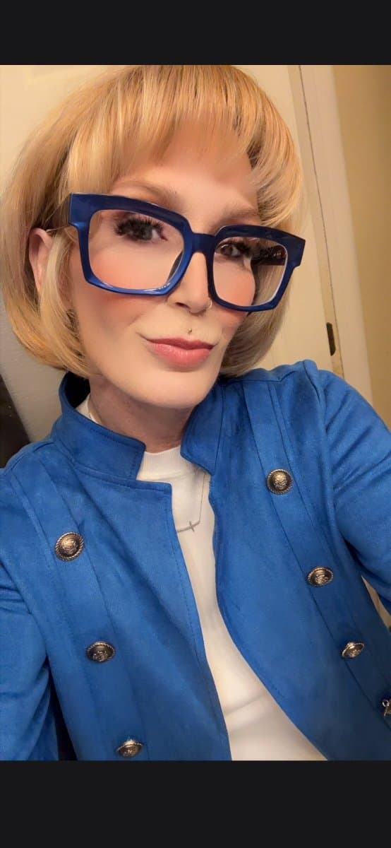 Photo of Amanda Marie Lyons